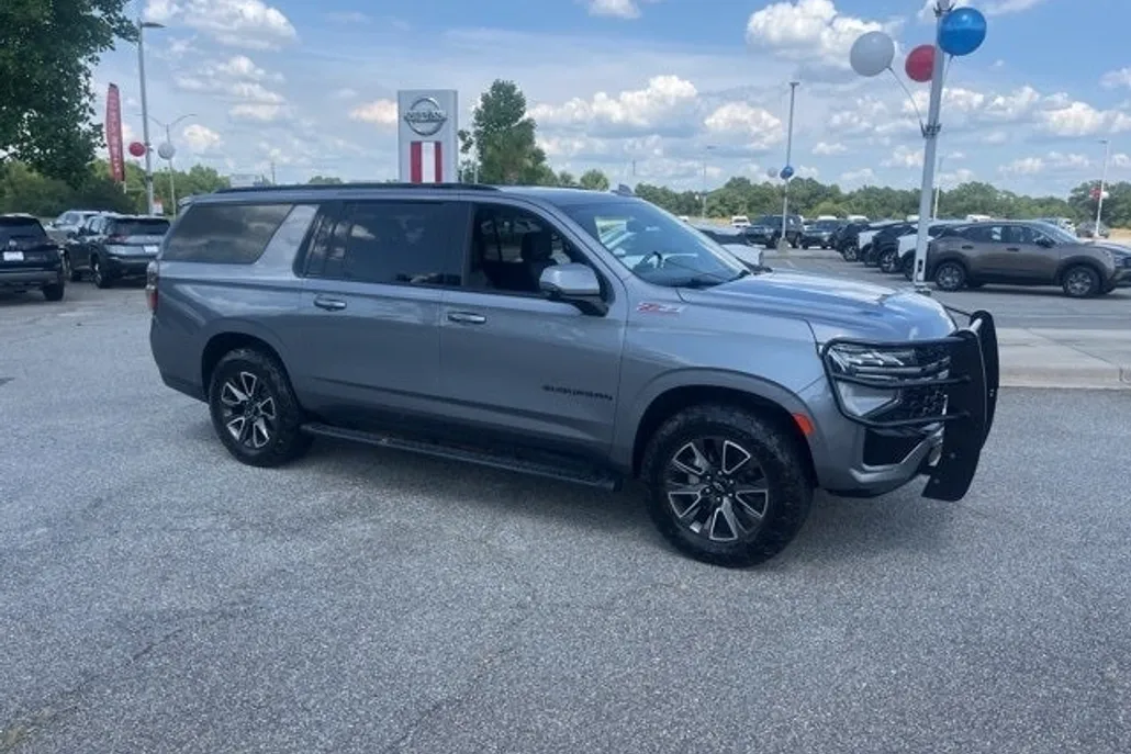 2022 Chevrolet Suburban Z71 photo 1