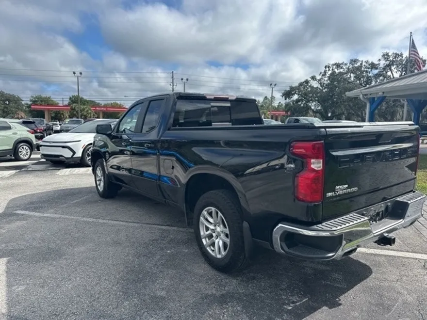 2019 Chevrolet Silverado 1500 LT photo 1