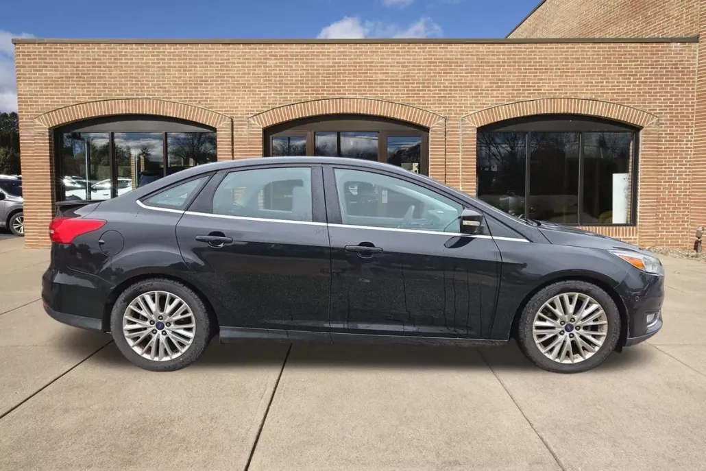 2016 Ford Focus Titanium Sedan photo 1