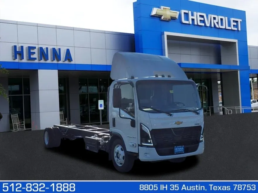 2025 Chevrolet Silverado photo 1