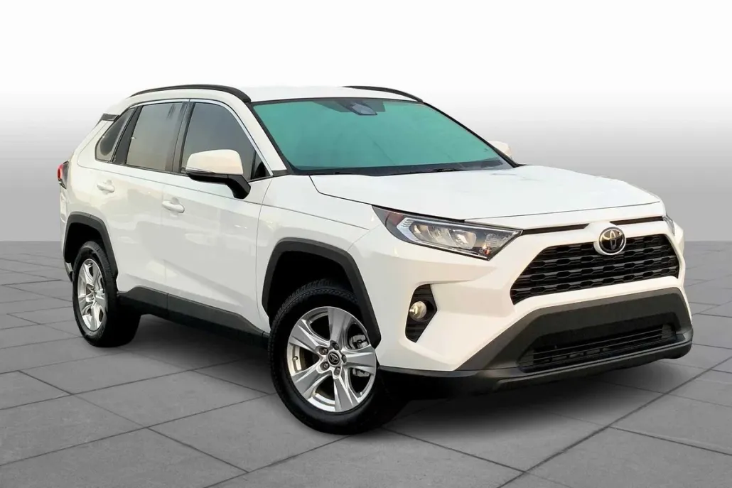 2021 Toyota RAV4 XLE photo 1