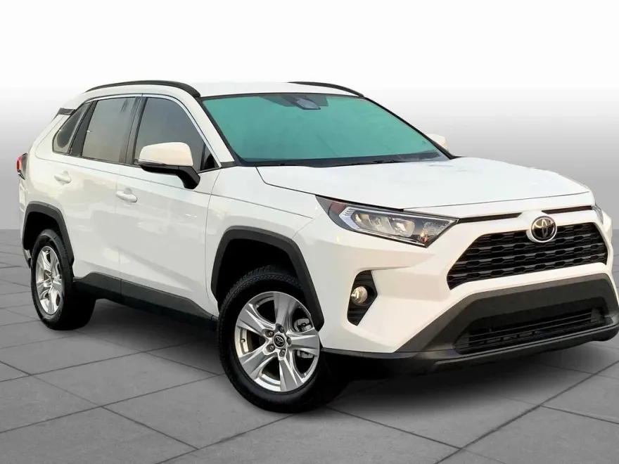 2021 Toyota RAV4 XLE photo 1