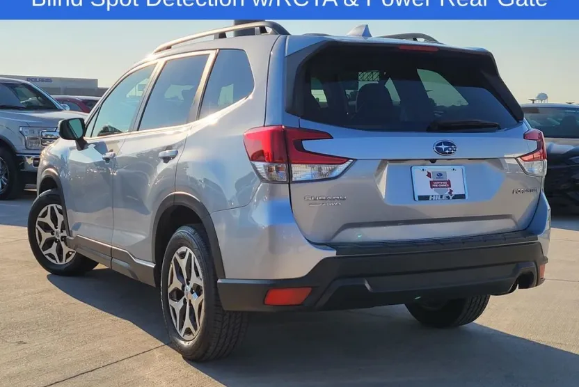2023 Subaru Forester Premium photo 1