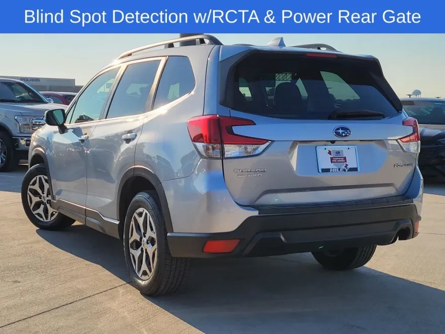 2023 Subaru Forester Premium photo 1