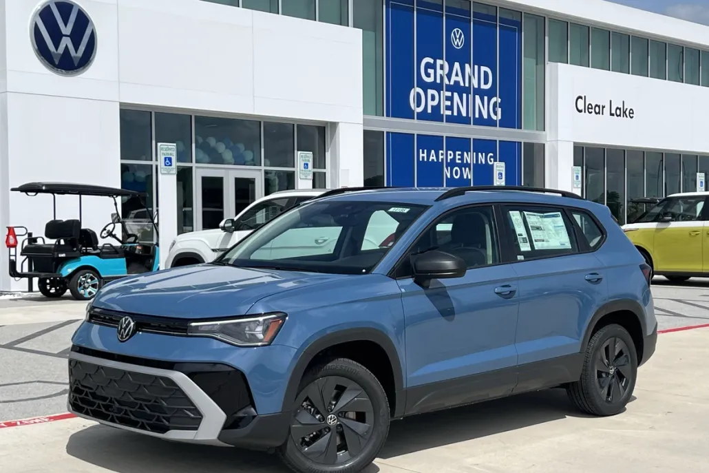 2025 Volkswagen Taos S photo 1