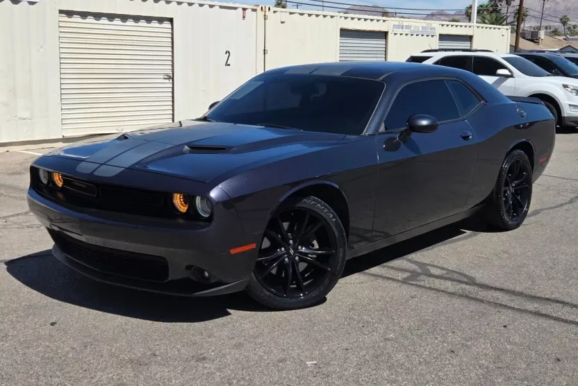 2017 Dodge Challenger SXT photo 1