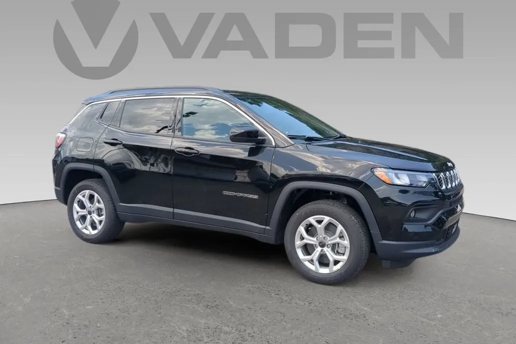 2025 Jeep Compass Latitude photo 1