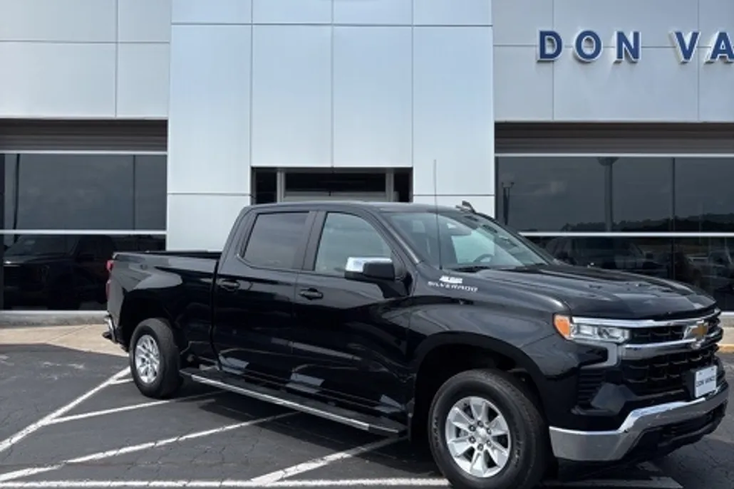 2024 Chevrolet Silverado 1500 LT photo 1