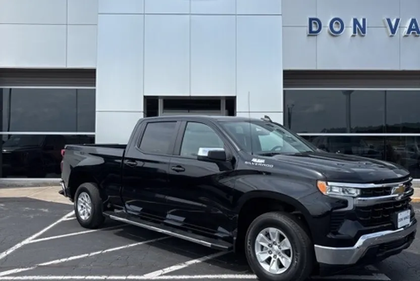 2024 Chevrolet Silverado 1500 LT photo 1
