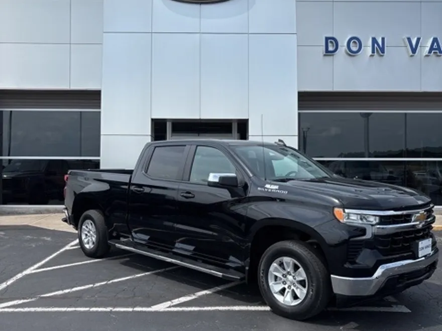 2024 Chevrolet Silverado 1500 LT photo 1