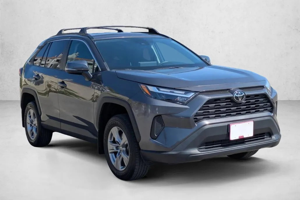 2023 Toyota RAV4 XLE photo 1