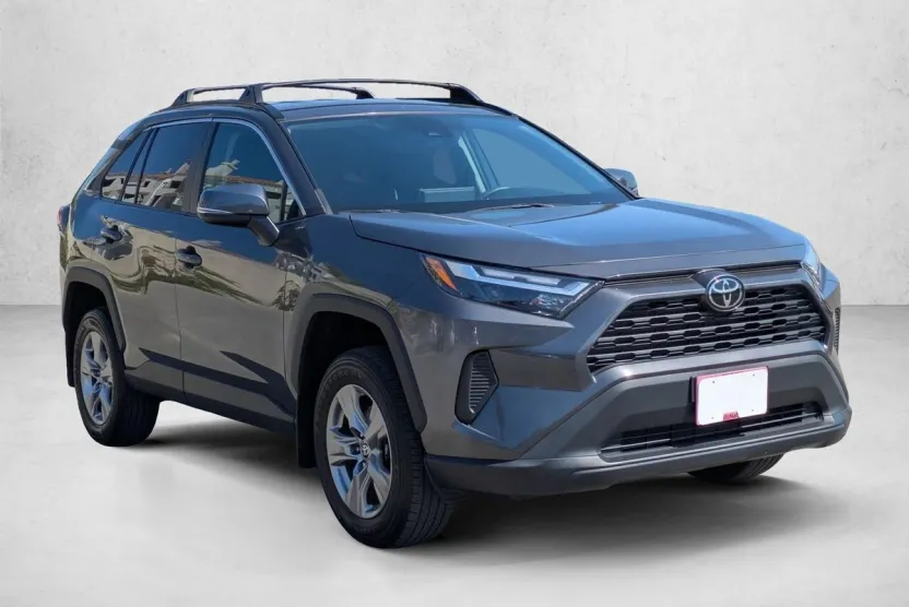 2023 Toyota RAV4 XLE photo 1