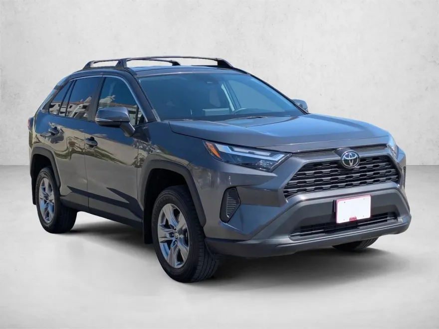 2023 Toyota RAV4 XLE photo 1