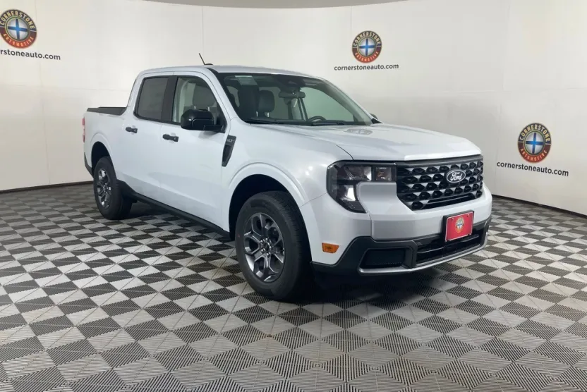 2025 Ford Maverick XLT photo 1