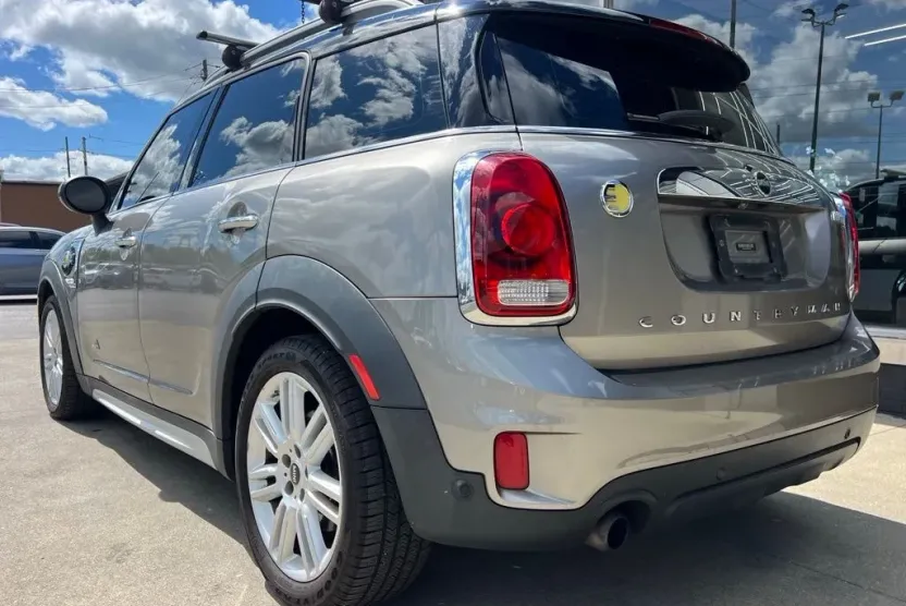 2019 Mini Cooper S E photo 1