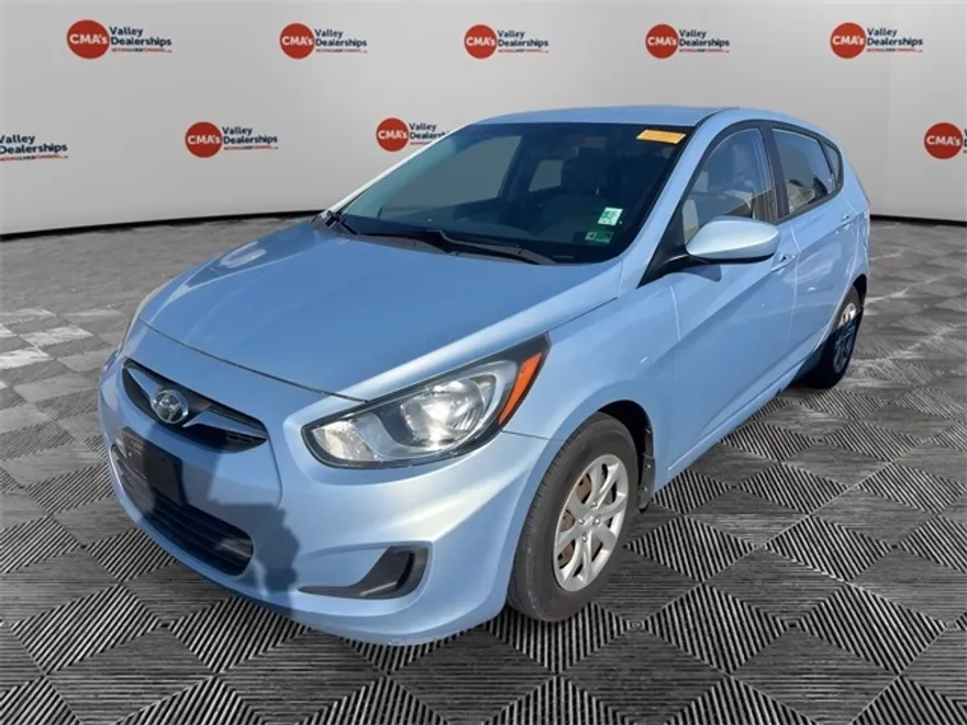 2012 Hyundai Accent GS photo 1