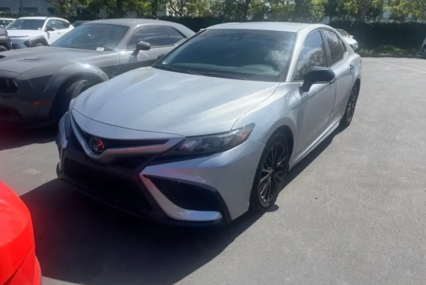 2022 Toyota Camry SE photo 1