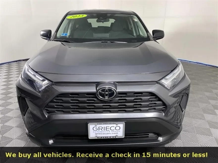2023 Toyota RAV4 LE photo 1