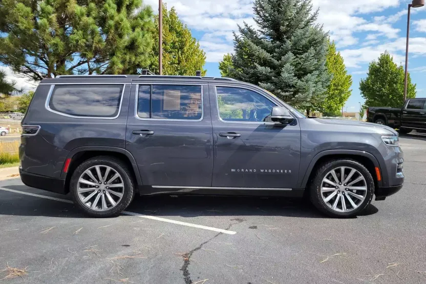 2022 Jeep Grand Wagoneer II photo 1