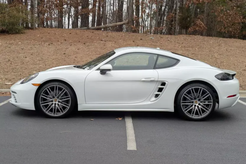 2024 Porsche Cayman photo 1