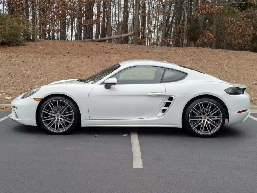 2024 Porsche Cayman photo 1
