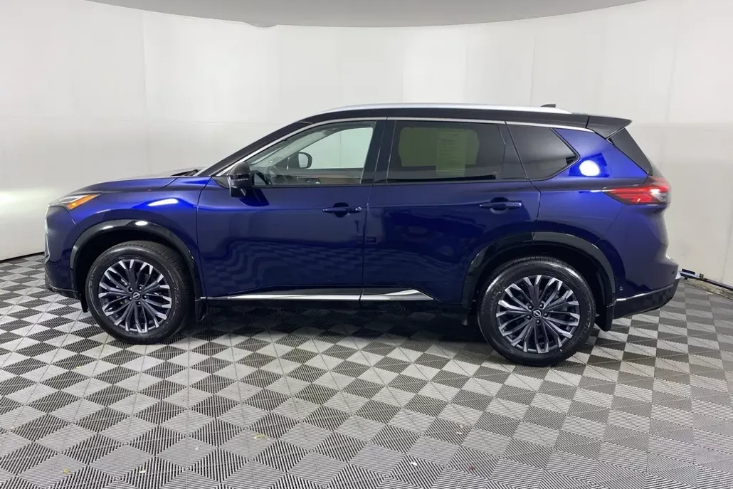 2024 Nissan Rogue Platinum photo 1