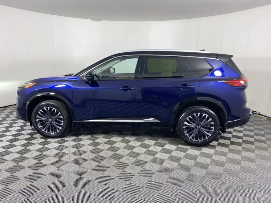 2024 Nissan Rogue Platinum photo 1
