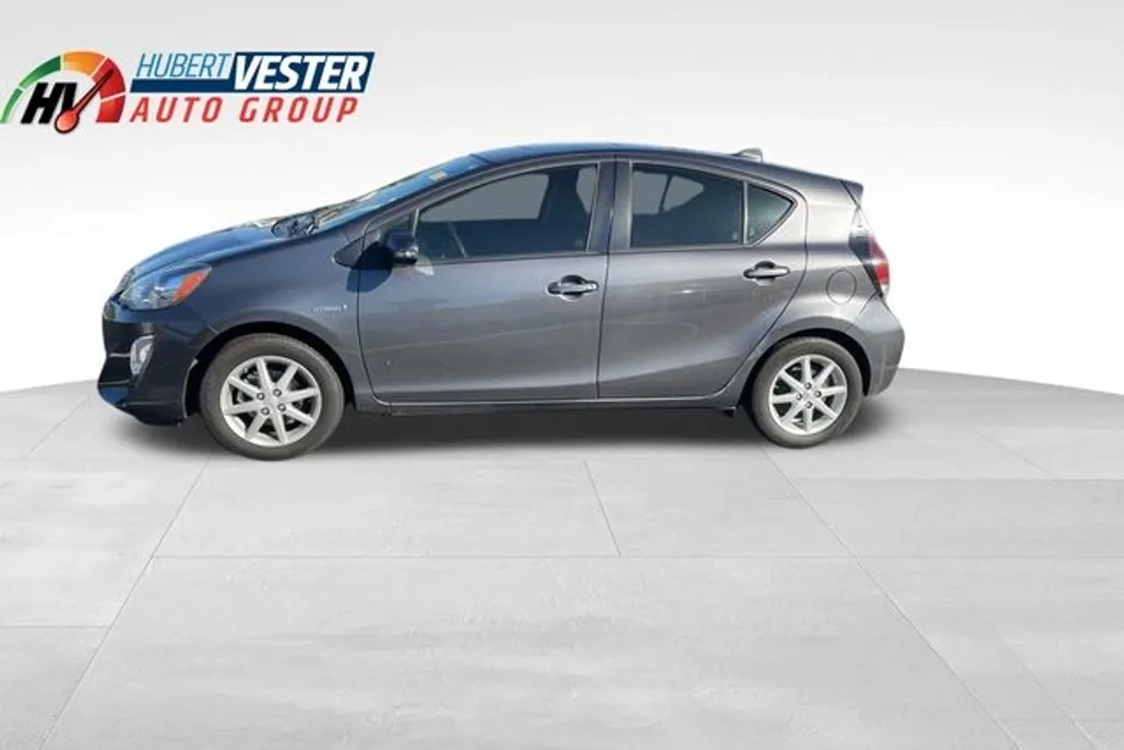 2016 Toyota Prius C Four photo 1