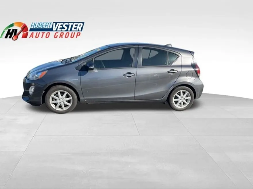2016 Toyota Prius C Four photo 1