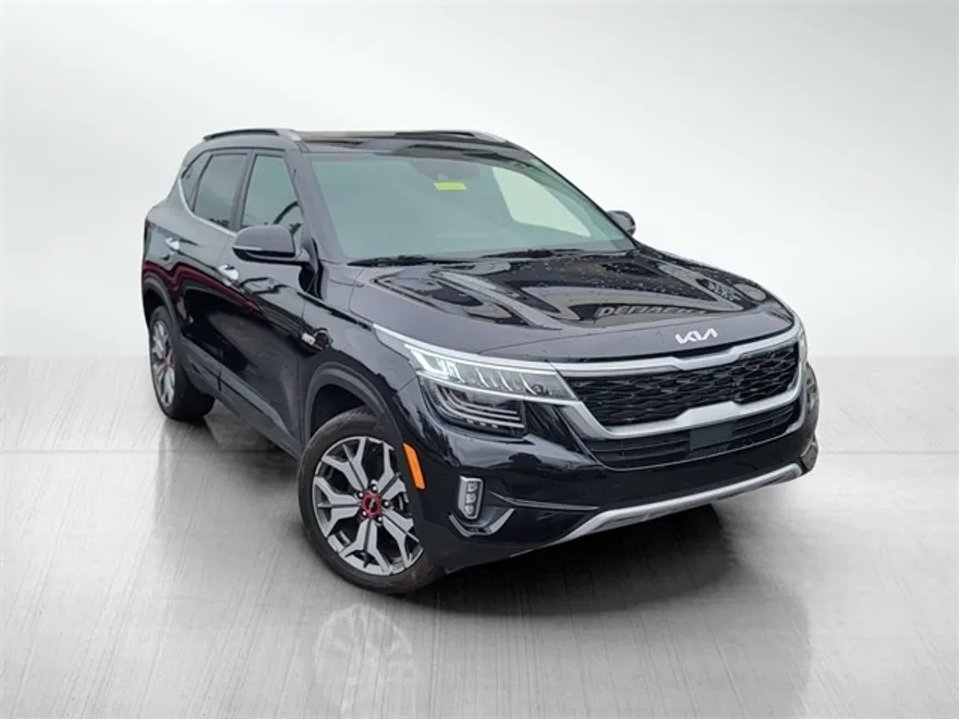 2023 Kia Seltos SX photo 1