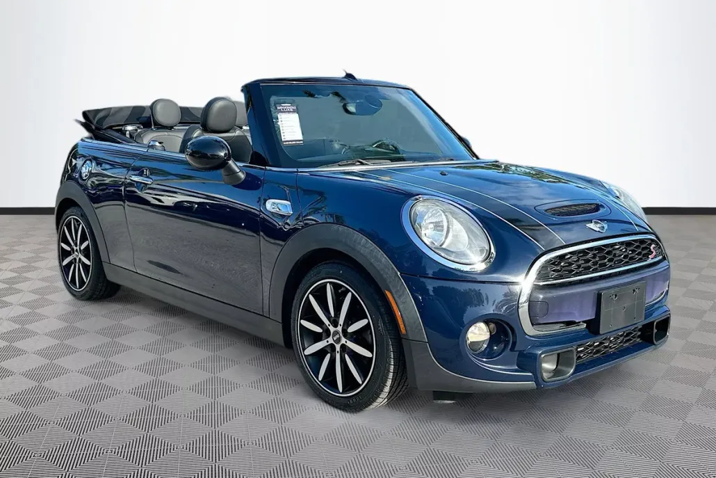 2017 Mini Cooper Convertible S photo 1