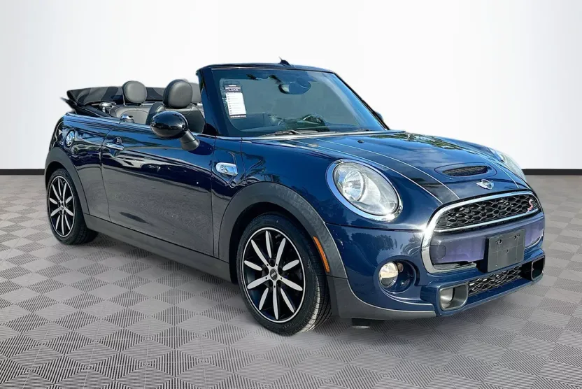 2017 Mini Cooper Convertible S photo 1