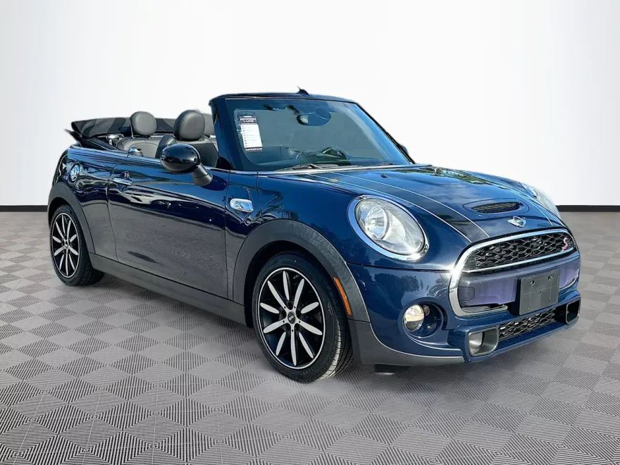2017 Mini Cooper Convertible S photo 1