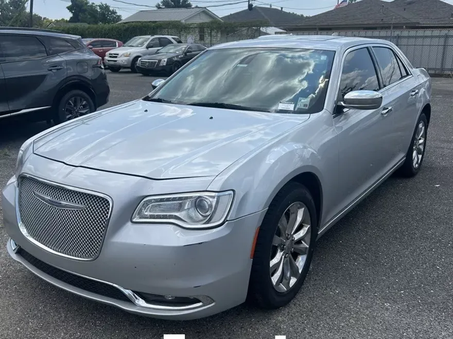 2020 Chrysler 300 Limited photo 1