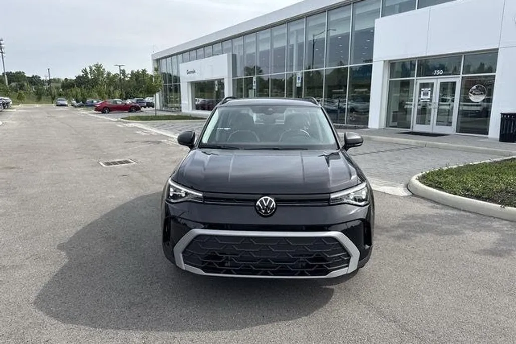 2025 Volkswagen Taos S photo 1