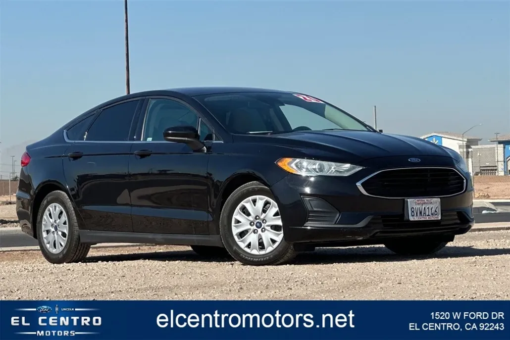2020 Ford Fusion S photo 1