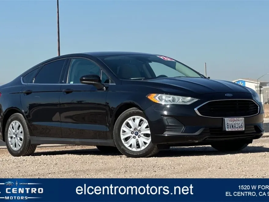 2020 Ford Fusion S photo 1
