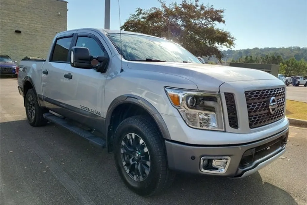 2019 Nissan Titan PRO-4X photo 1