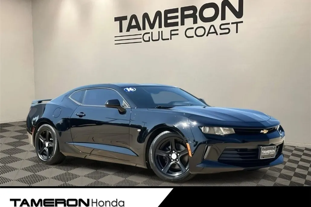 2016 Chevrolet Camaro 1LT photo 1