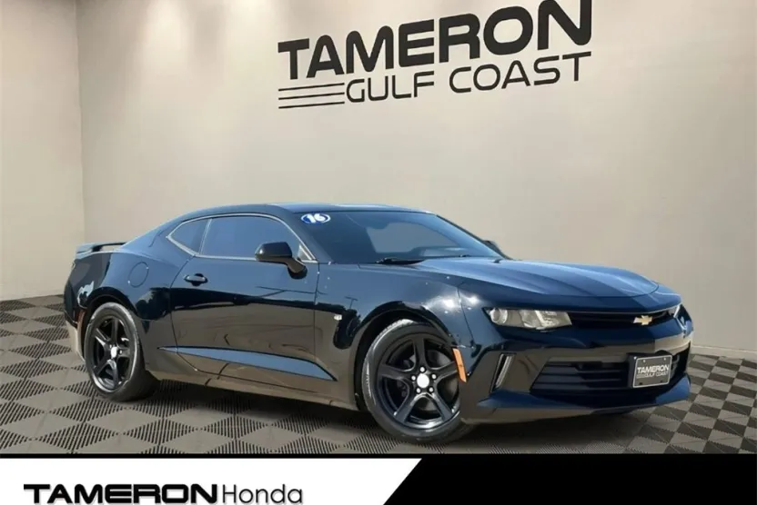 2016 Chevrolet Camaro 1LT photo 1