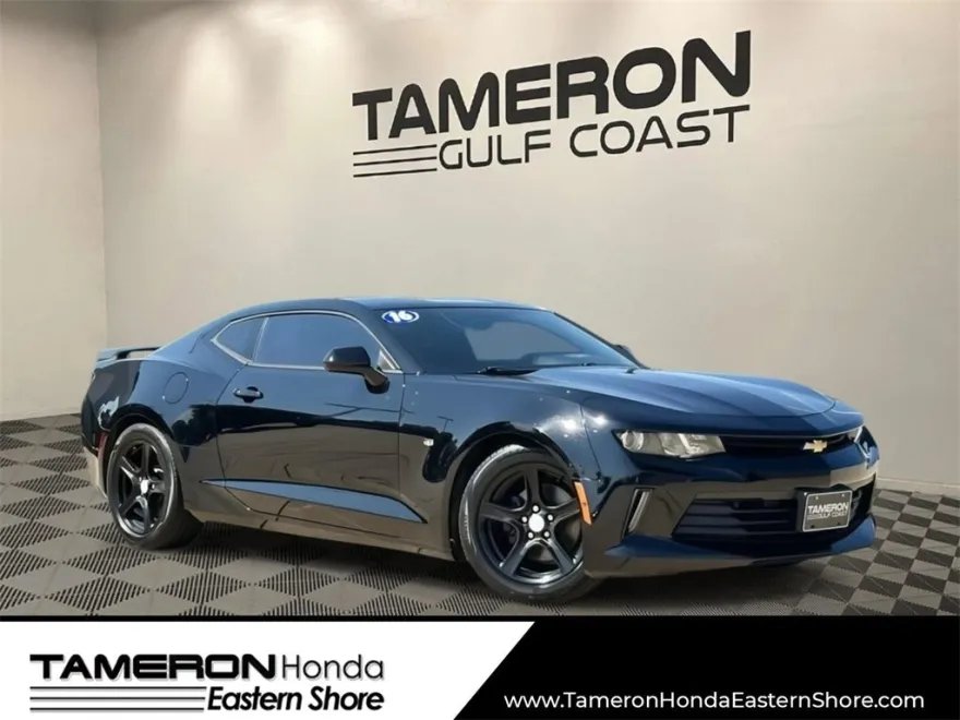 2016 Chevrolet Camaro 1LT photo 1