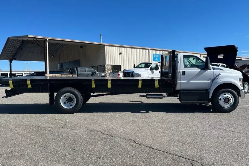 2025 Ford F-650 SuperCab photo 1