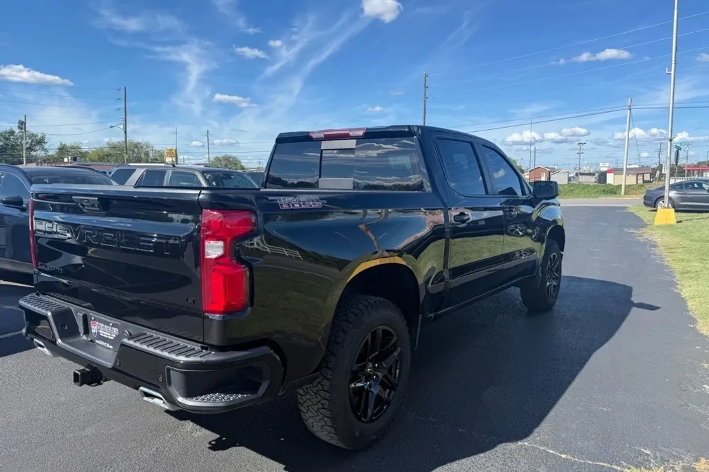 2023 Chevrolet Silverado 1500 Trail Boss LT photo 1