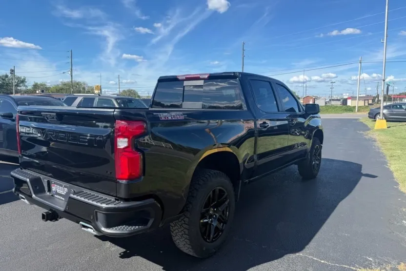 2023 Chevrolet Silverado 1500 Trail Boss LT photo 1