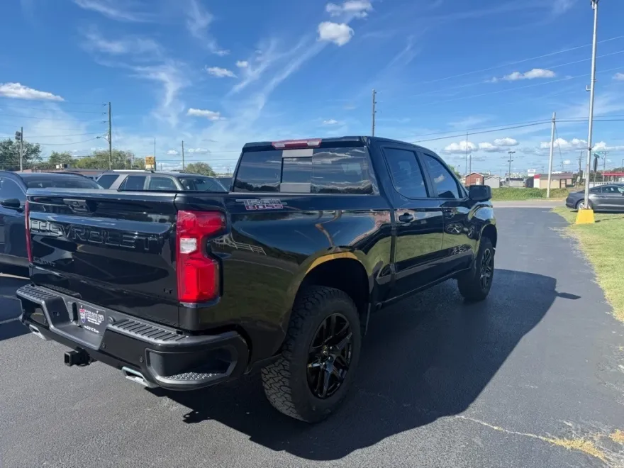 2023 Chevrolet Silverado 1500 Trail Boss LT photo 1