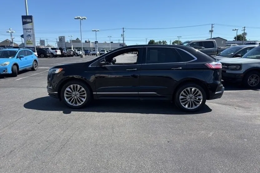 2020 Ford Edge Titanium photo 1