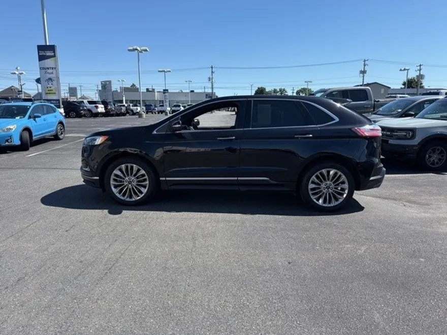 2020 Ford Edge Titanium photo 1