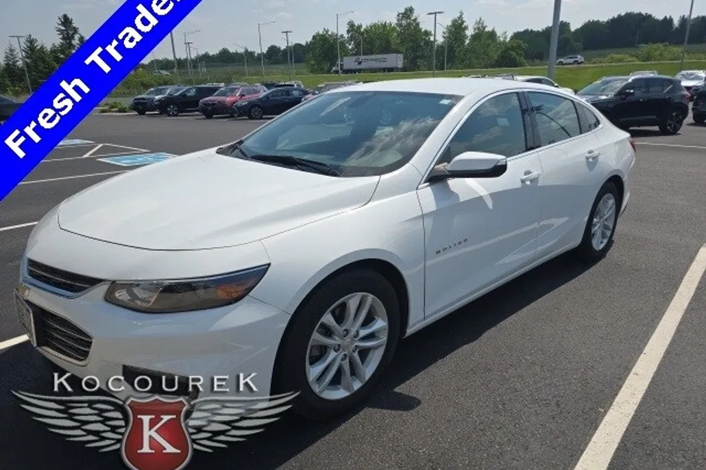 2017 Chevrolet Malibu 1LT photo 1