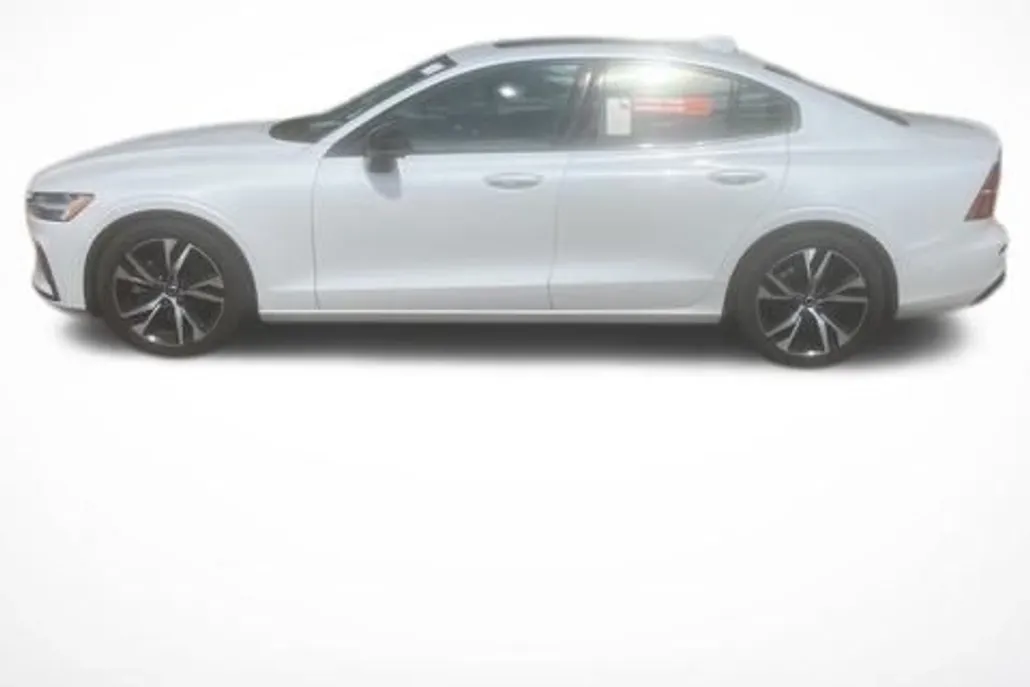 2024 Volvo S60 B5 Plus photo 1