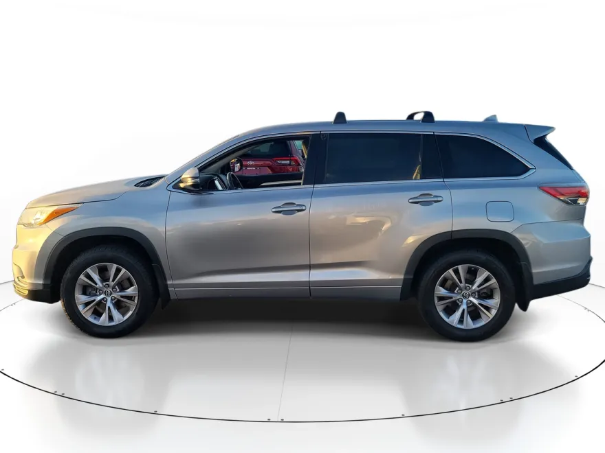 2016 Toyota Highlander LE Plus photo 1